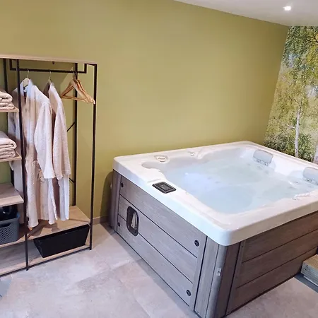 Dom wakacyjny Les Tongs Des Pres, Au Coeur Du Parc Normandie Maine Livaie